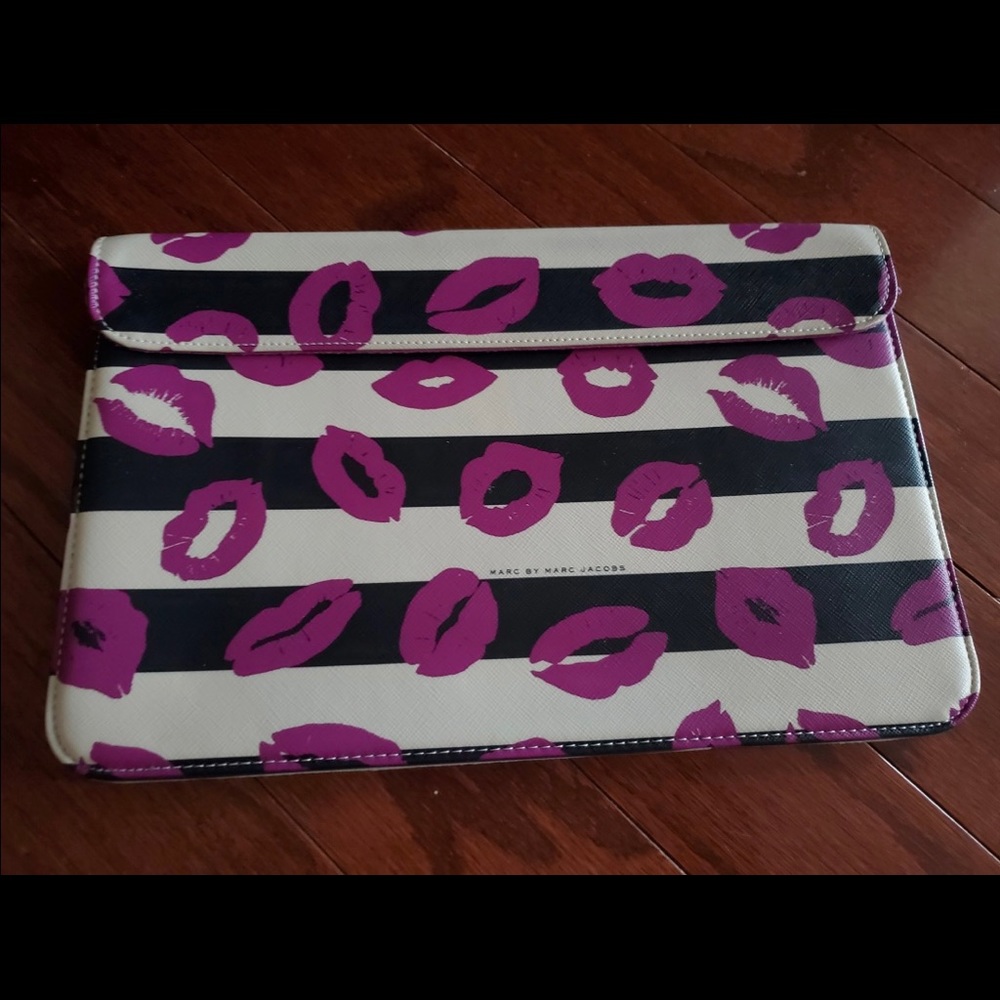 Marc Jacob’s tablet case - Picture 1 of 3